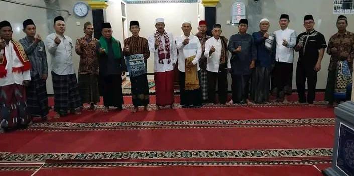 Dukung Program Bupati Nina, Camat Lelea Bersuling di Masjid Nurul Amin