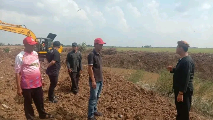 Petani Sumringah, Penantian 20 Tahun Akhirnya Kali Congger Dinormalisasi. Petani: “Terima Kasih Bu Nina”