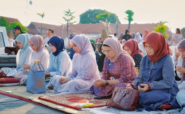 Ribuan Warga Padati Alun-Alun Puspa Wangi Laksanakan Salat Idul Adha