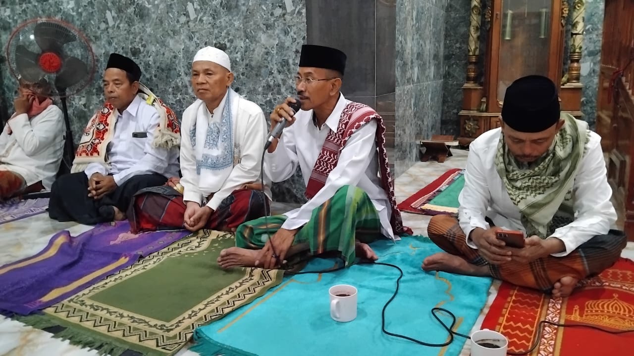 Camat Fauzie dan Tim Kecamatan Lelea Bersuling di Masjid Jami’ Baiturrahman Desa Tempel