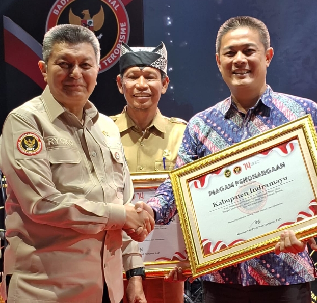 Wujudkan Desa Siap Siaga, Bupati Indramayu Diganjar BNPT Award