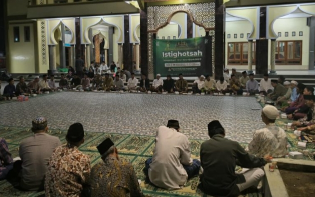 DKM Masjid Jami Barokatul Qur’an Desa Tinumpuk Peringati Tahun Baru Islam 1446 H Dengan Menggelar Istighosah