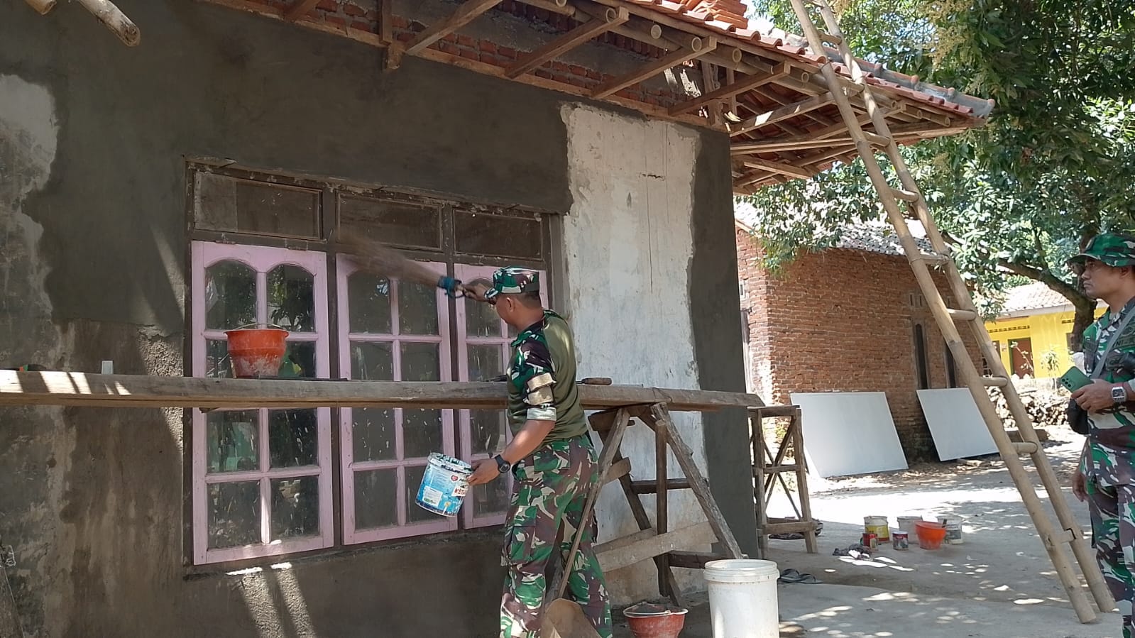 Madrahim Ucapkan Terima Kasih kepada Kuwu Desa Kubang dan Dandim 0620/Kabupaten Cirebon Atas Bantuan Rutilahu