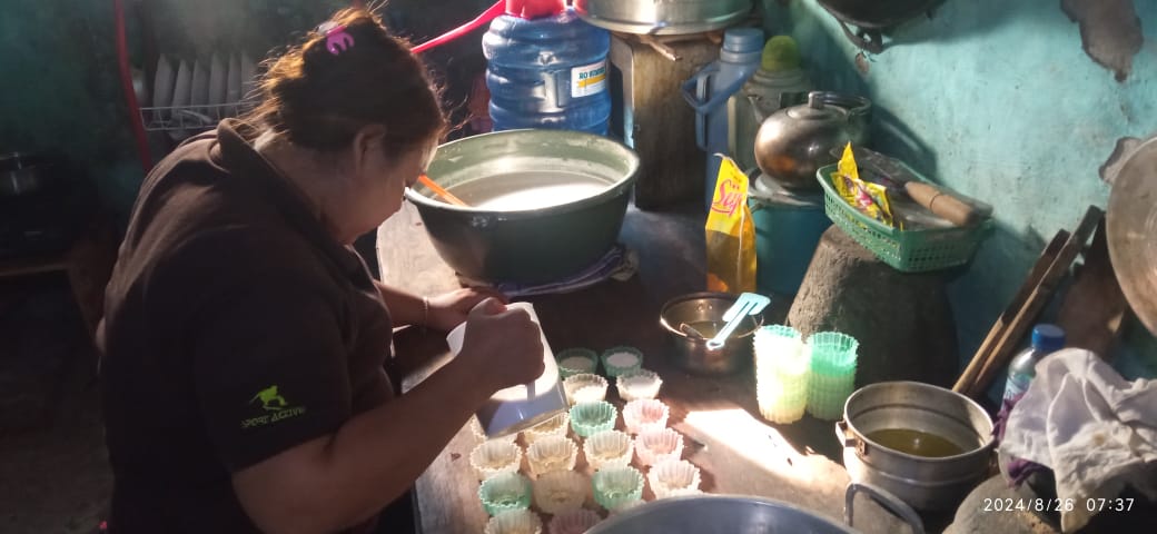 Pembuatan Kue Apem Makanan Tradisional