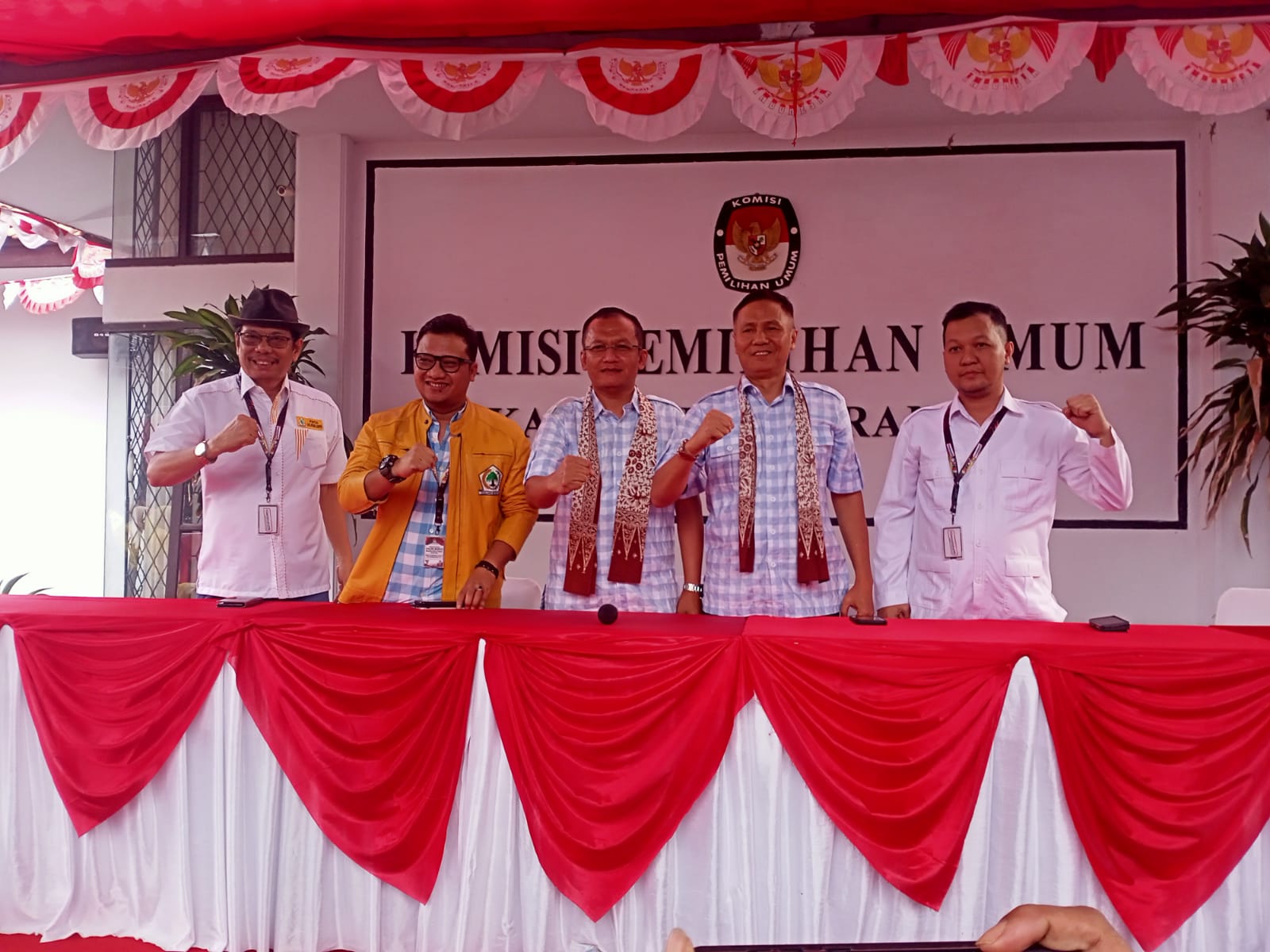 Daftar Paslon Cawabup Bambang Hermanto dan Khasan Basari di Terima KPUD Indramayu