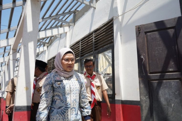 Bupati Nina Agustina Pastikan Perbaikan SDN 2 Sukadana Dilakukan Secepat Mungkin