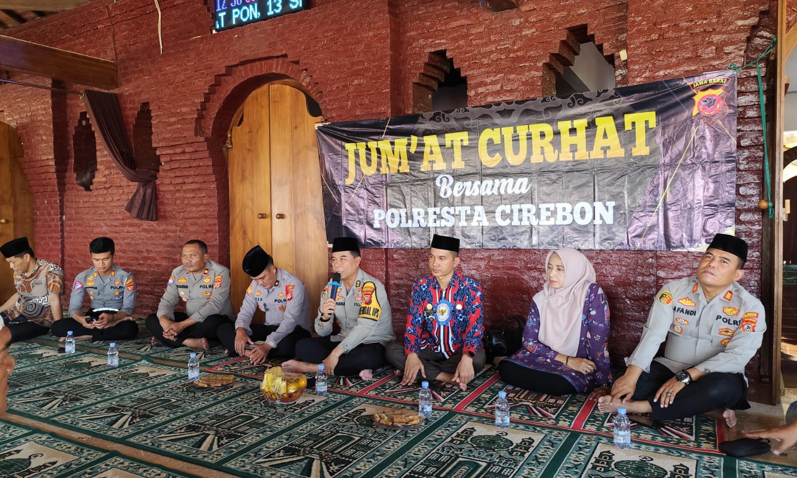 Polresta Cirebon Gelar Jumat Curhat di Masjid Kramat Al Karomah Depok