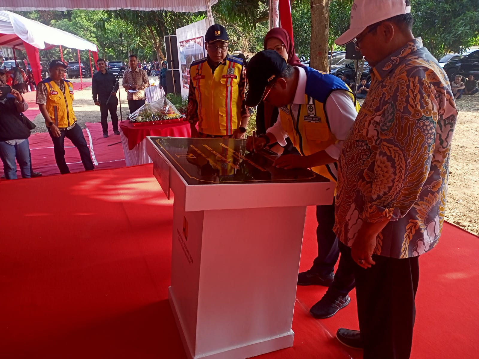 Dirjen Bina Marga Rahman Taufik Resmikan Jembatan Gantung di Indramayu