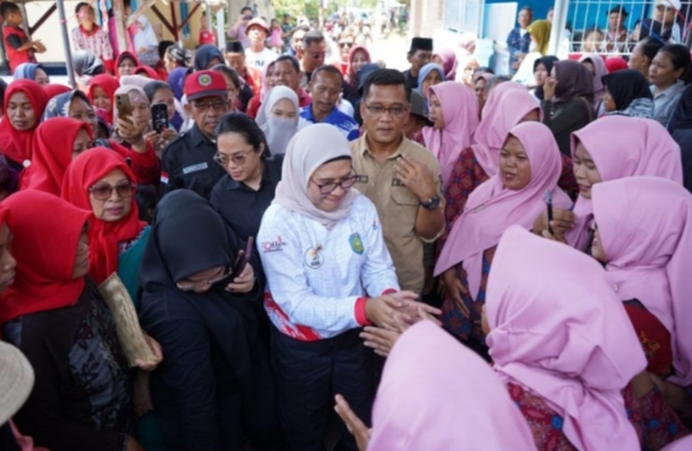 Peduli Budaya Daerah, Bupati Nina Agustina Hadiri Adat Unjungan Desa Jatisawit