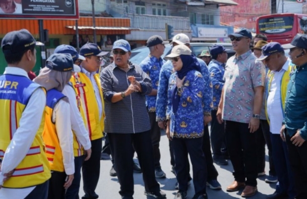 Nina-Dewa Usulkan Jalan Indramayu-Karangampel Dilebarkan