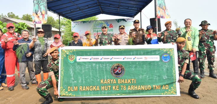 PT KPI Balongan Sumbang 200 Bibit Pohon Cemara Laut dan Mangrove Api-Api di Acara HUT ke-78 Arhanud TNI-AD