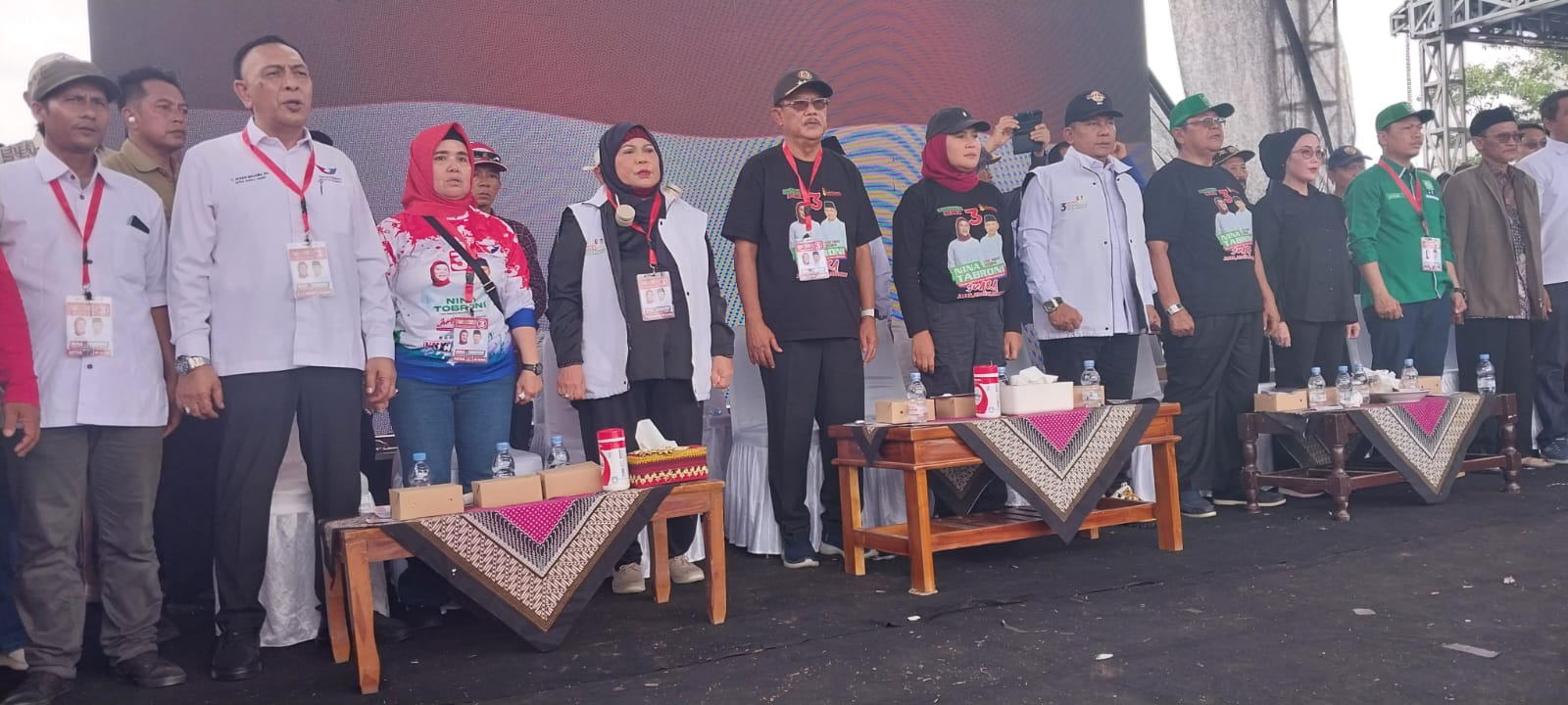 Puluhan Ribu Kerudung Merah Hadiri Kampanye Akbar Indramayu Juara Nina-Tobroni, Dengan Yel-Yel Nomor Urut Tiga Menang