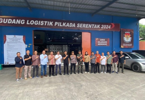 Pastikan Aman, Pjs. Bupati Indramayu Monitoring Gudang Logistik Pilkada