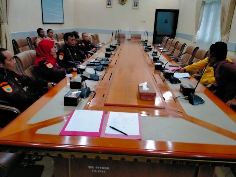 Komisi I DPRD Kabupaten Indramayu menerima Audiensi LSM LP-KPK Komisi Cabang Kabupaten Indramayu