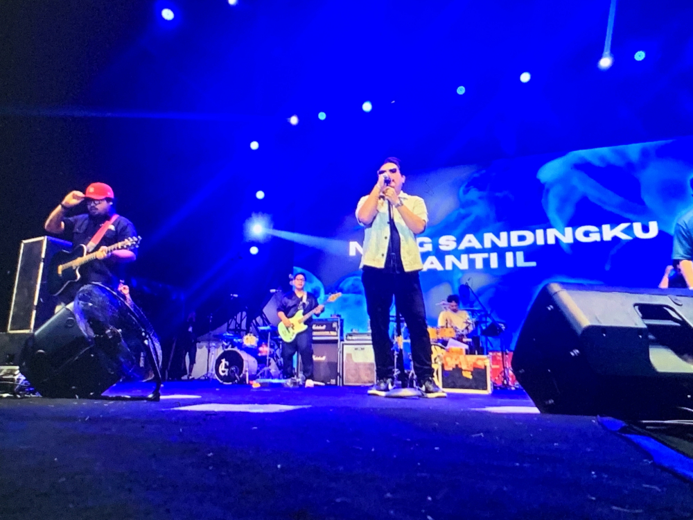 Ribuan Orang Padati Konser Story Indramayu