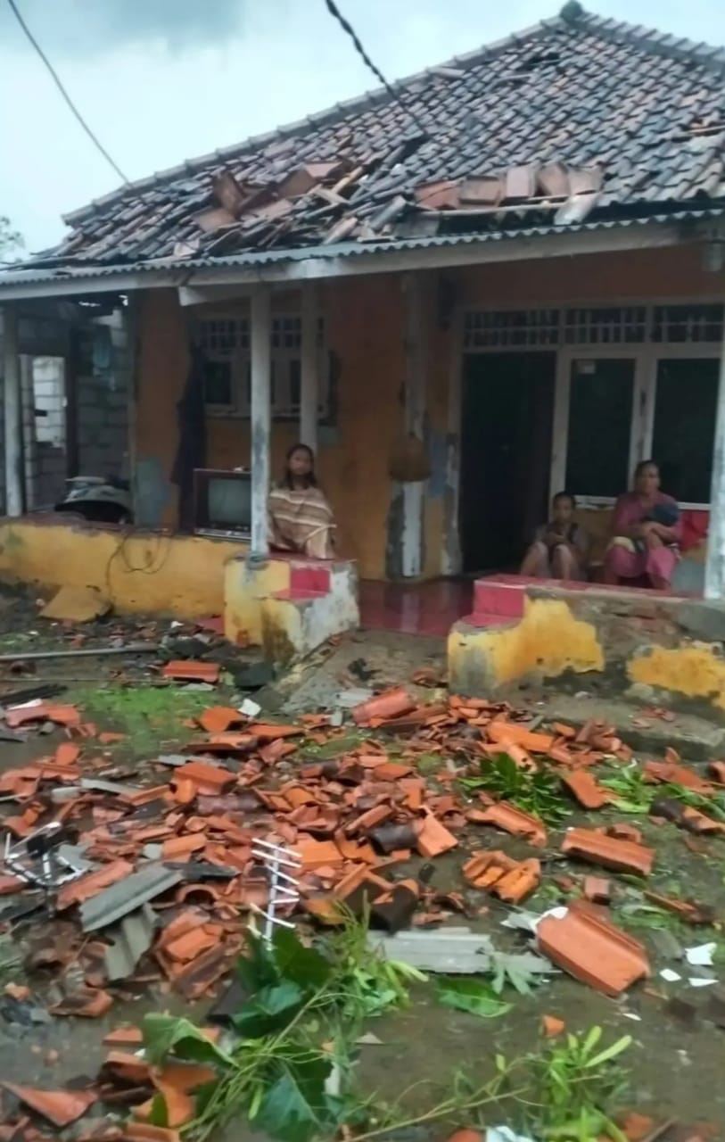 Ratusan Rumah di Desa Bugis Rusak Diterjang Angin Puting Beliung