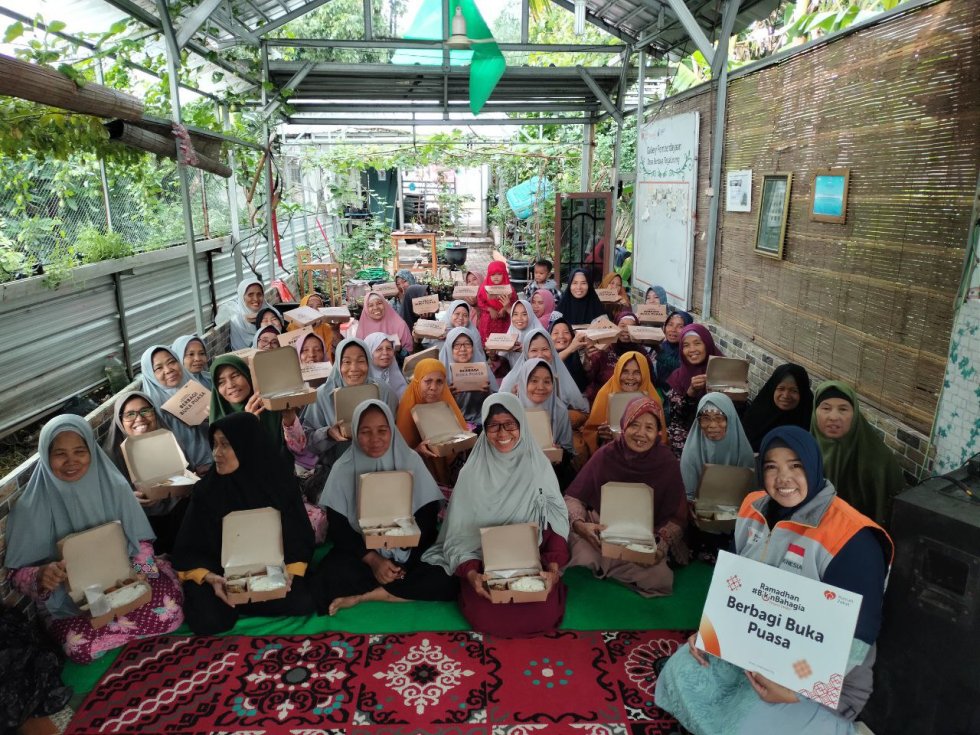 Rumah Zakat Berbagi Buka Puasa Bersama Lansia di Indramayu