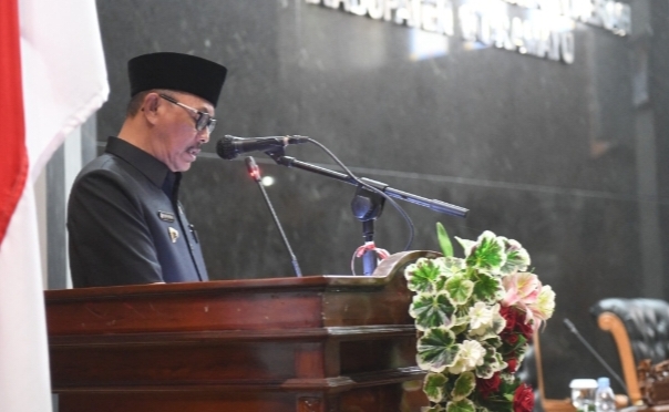 Wabup Syaefudin Sampaikan Jawaban Bupati Atas Pemandangan Umum Fraksi DPRD Terhadap 3 RAPERDA