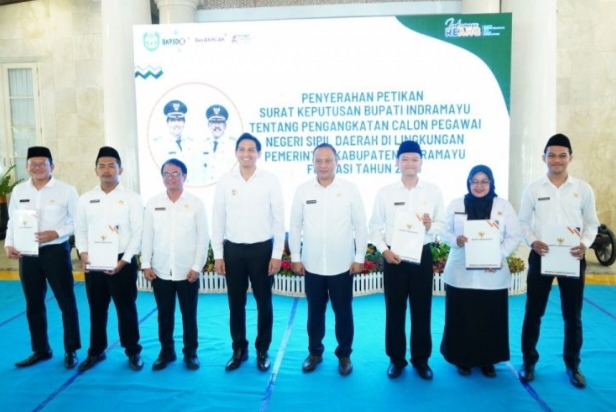 Bupati Indramayu Serahkan SK CPNS, Lucky Hakim: ASN Kudu Eman Ning Masyarakat