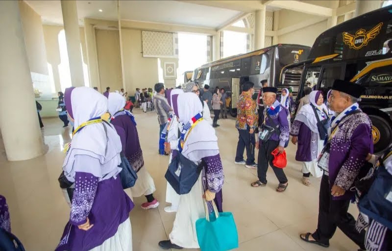 Jamaah Calon Haji Kabupaten Bandung Tiba di Embarkasi Indramayu Jabar