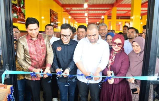 Bupati Lucky Hakim Resmikan Rumah Makan Serba Sambal, Berusaha di Indramayu Makin Diminati Investor