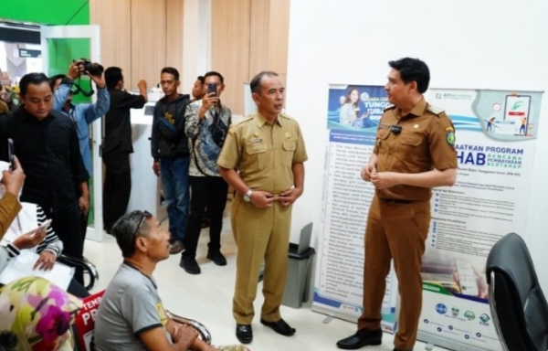 KEREN! Sebulan Bupati Lucky Hakim Teken 1.000 Izin Usaha di Indramayu