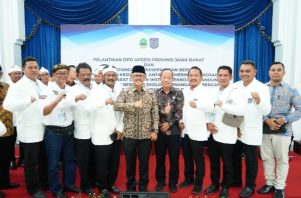Pelantikan APDESI Jawa Barat, Wabup Syaefudin Harapkan Desa di Indramayu Perhatikan Lingkungan