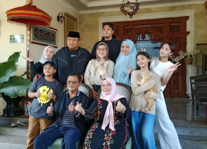 Mantan Bupati Indramayu Bersilaturahmi Bersama Keluarga di Losarang