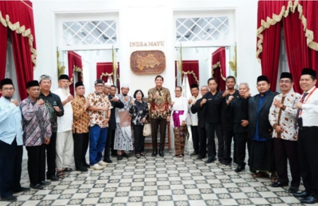 Bupati Indramayu Serahkan SK Pengurus FKUB 2025–2030, Tegaskan Komitmen Jaga Kerukunan Umat Beragama