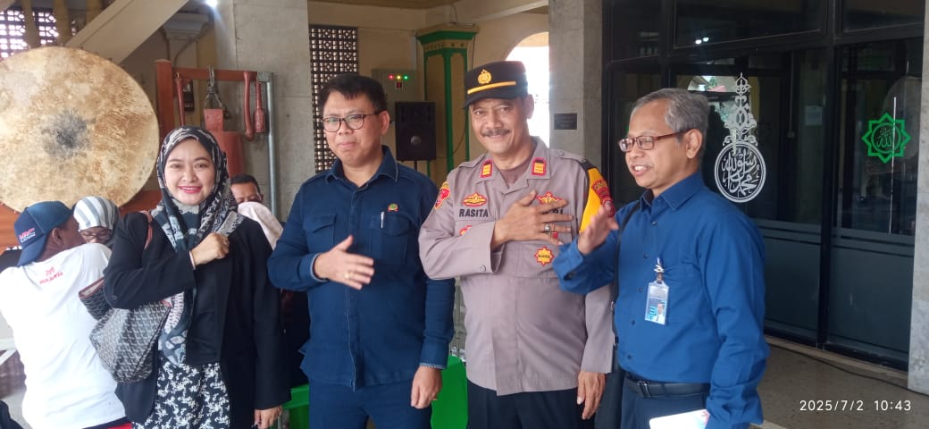 Peringati HUT Bhayangkara ke-79 Pimpinan Muhamadiyah Indramayu Selenggarakan Pengobatan Gratis dan Bansos