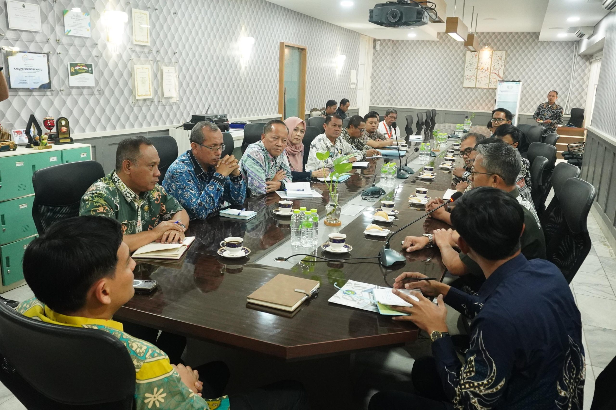 Bupati Indramayu Terima Kunjungan DPMDesa Jabar, Bahas Persiapan Pilkades Digital 2025