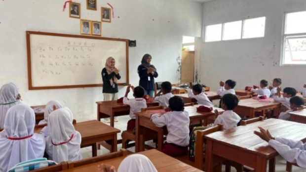Inspirasi Anak Lewat Pendidikan Inklusif dan Kreatif, KKN-T IPB University Hadirkan Program “KKN Mengajar” di SDN 1 dan 2 Cangkring
