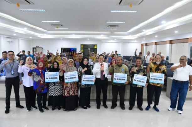 60 Pensiunan Terima Dana Purna Tugas Sebesar Rp960 Juta