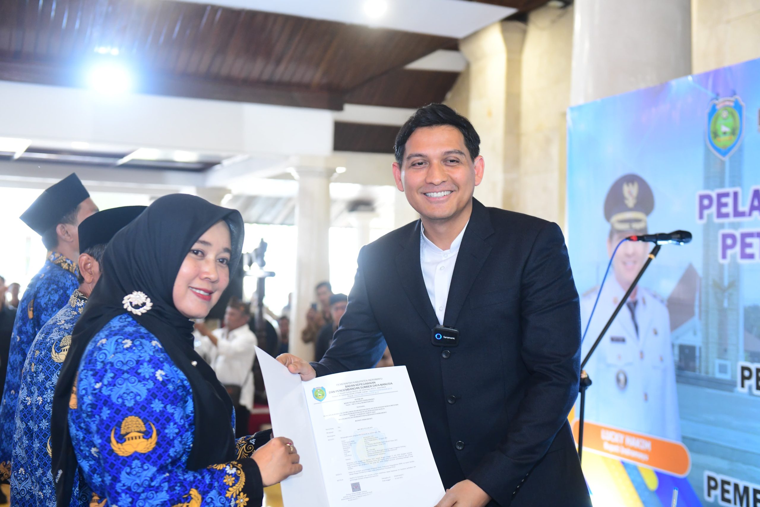 Bupati Indramayu Serahkan 769 SK Pengangkatan PPPK Tahap I, Lucky Hakim : Berikan Pelayanan Terbaik Kepada Masyarakat