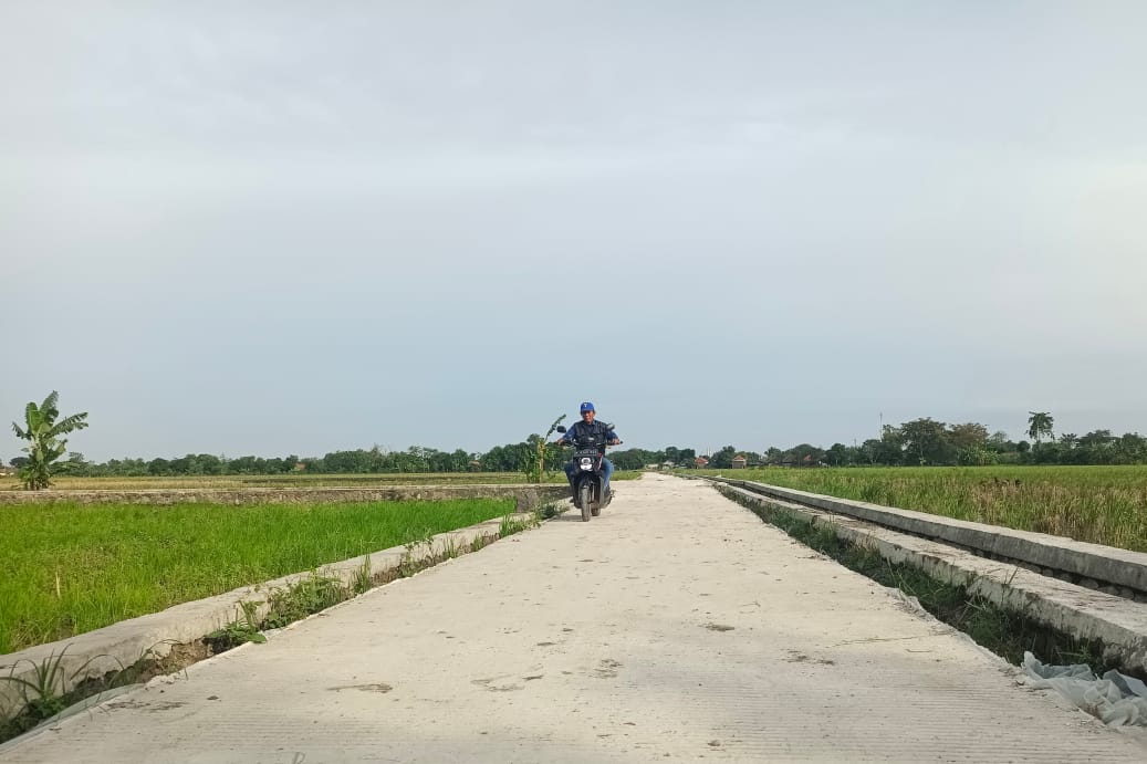 Permudah Akses Pertanian, Dinas PUPR Kabupaten Indramayu Rehabilitasi Jalan Desa Benda