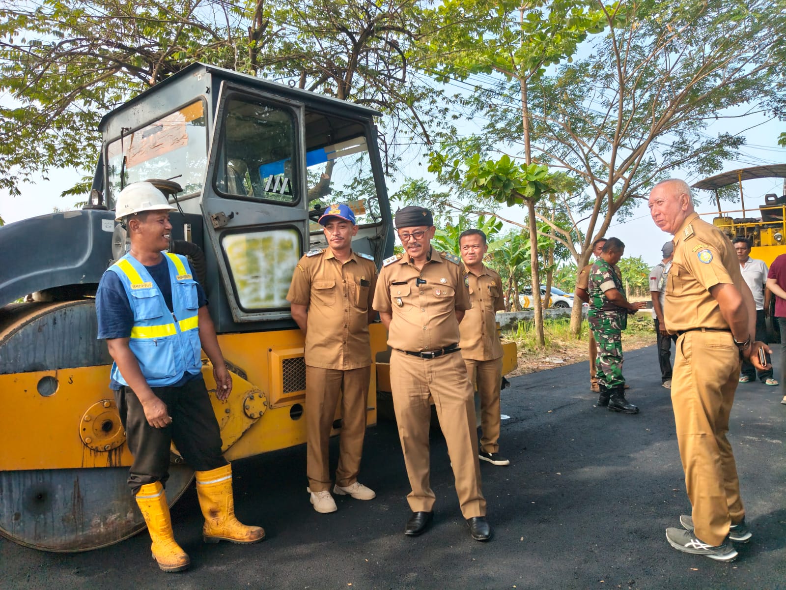 Wujudkan Infrastruktur Aman dan Nyaman, Wabup Syaefudin Tinjau Perbaikan Jalan Kedokan Bunder – Krangkeng