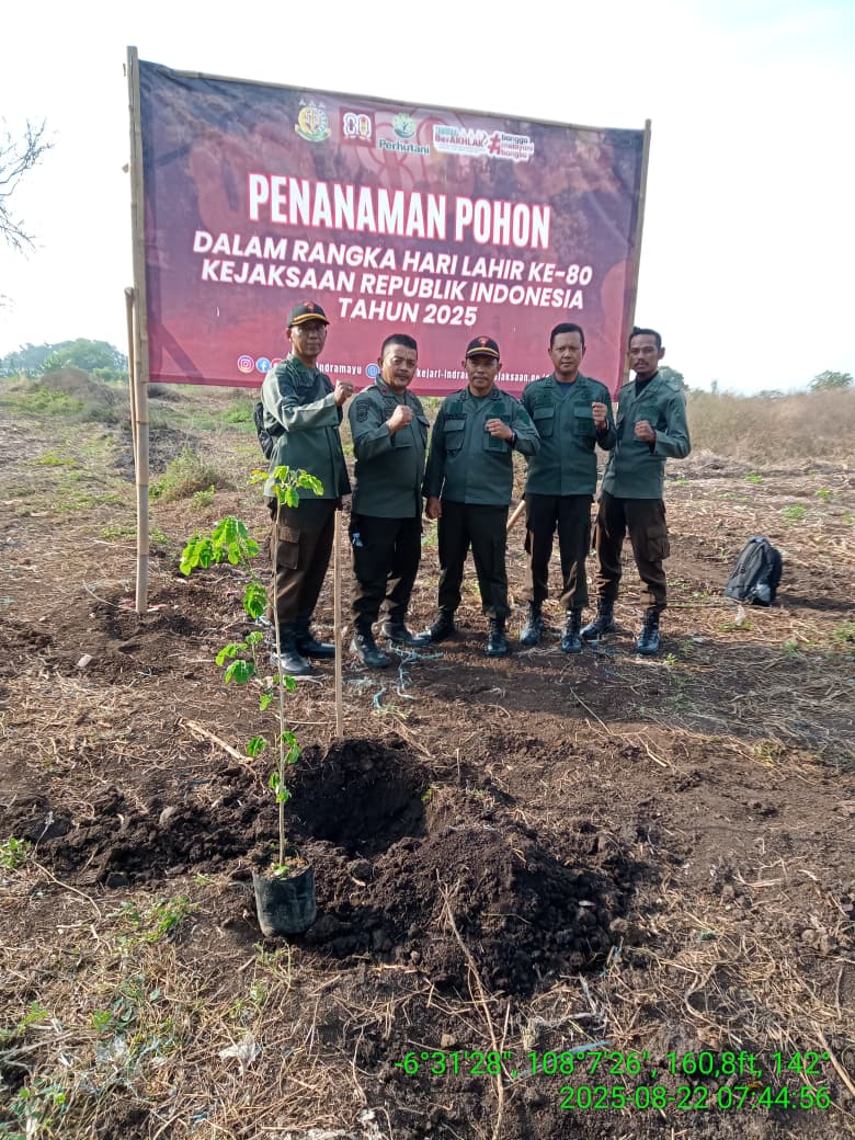 Kejari Indramayu Gerakan Penanaman Pohon Peringati Hari Lahir Ke-80 Kejaksaan RI