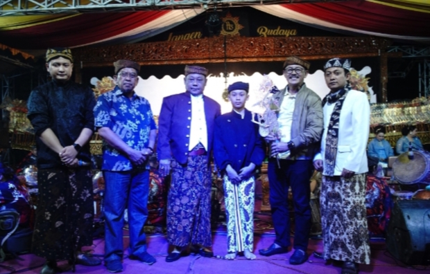 Pagelaran Wayang di Alun-Alun Indramayu: Cerita Pandu Ngeratu dan Ruwatan Bumi Loka Disambut Antusias Warga