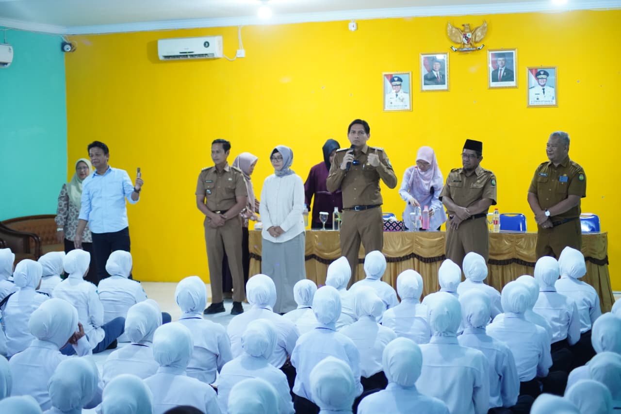 Lucky Hakim Keliling Sekolah, Cegah Pelajar Indramayu Terhasut Demo