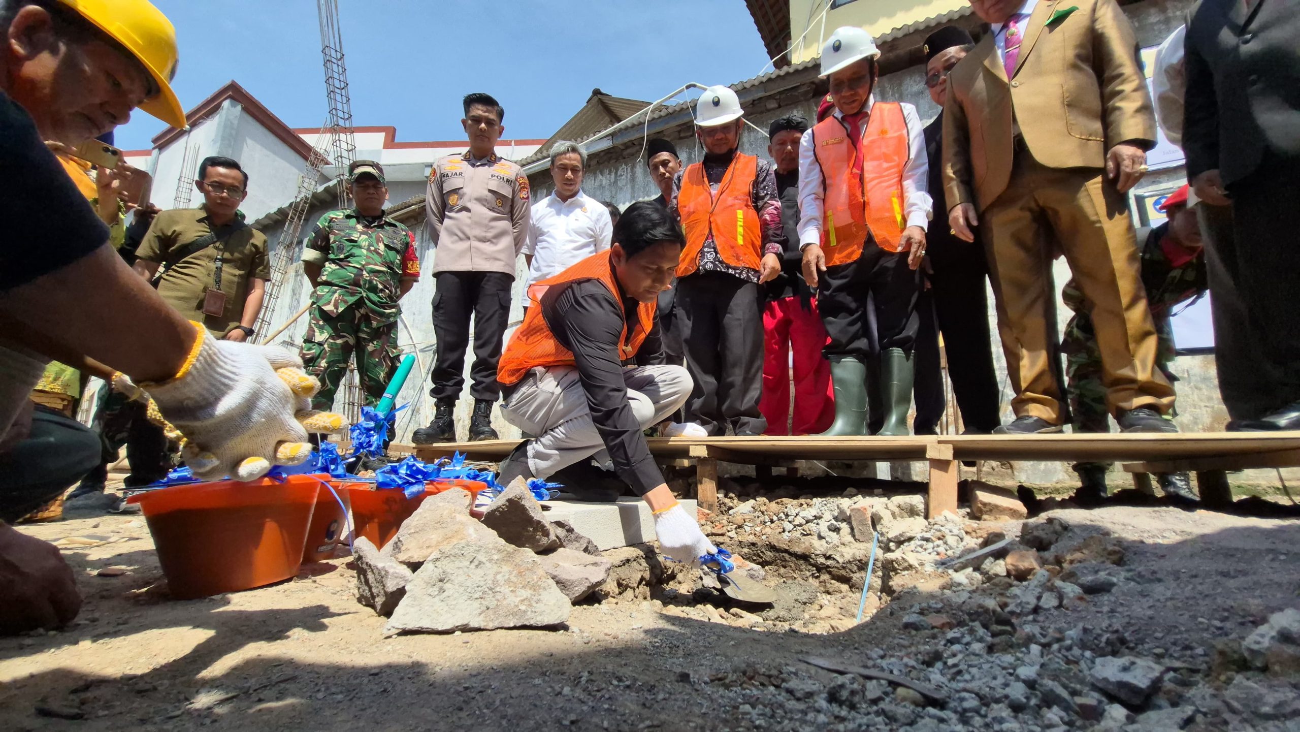 Kunjungi Indramayu, Mendikdasmen Lakukan Revitalisasi Sekolah Momentum Tingkatkan Mutu Pendidikan