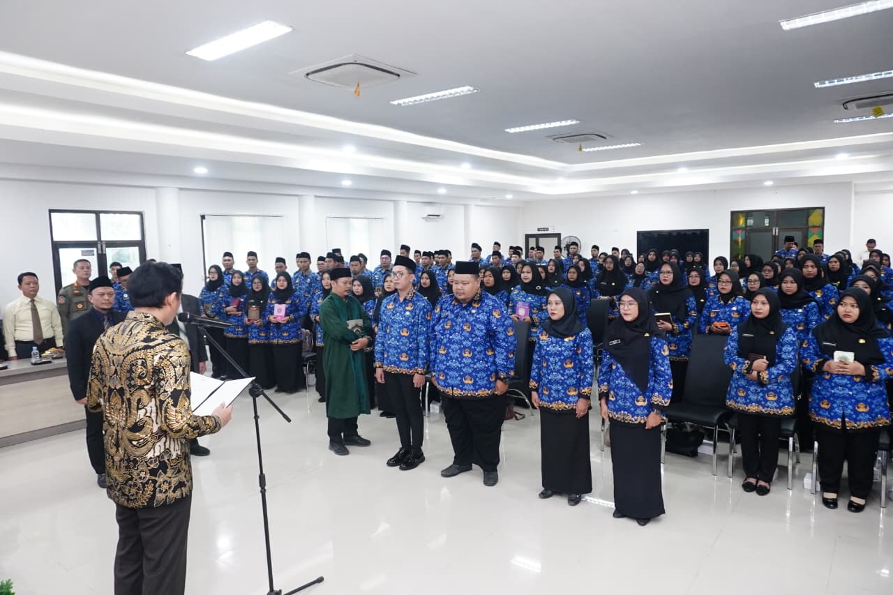 Serahkan SK PPPK, Bupati Lucky Hakim Minta ASN Indramayu Jangan Flexing