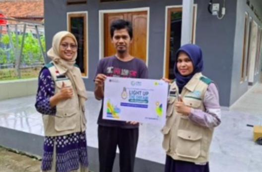 Pasang Baru Listrik Gratis PLN Terangi Musholla di Indramayu Hadirkan Harapan Baru