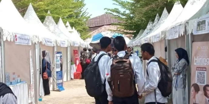 Ribuan Pencari Kerja Antusias Ikuti Job Fair Hybrid di Indramayu