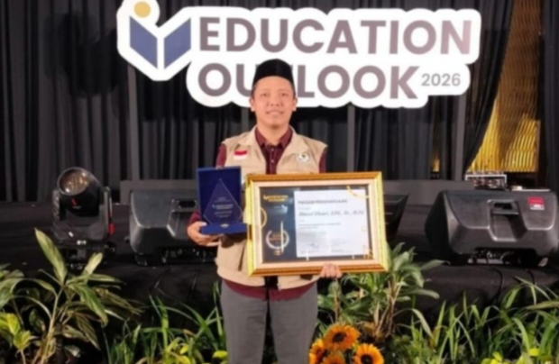 Ahmad Khoeri, Sang Pegiat Literasi Dari SMPN 1 Bangodua Kabupaten Indramayu Raih Penghargaan Guru Berdaya 2025