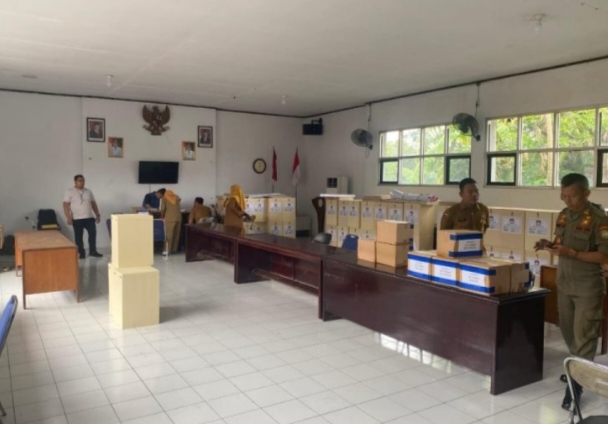 Distribusi Logistik Digital Pilwu Serentak 2025 Mulai Dibagikan, 139 Unit Perangkat Siap Disalurkan