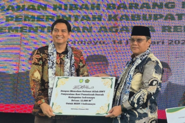 Wujudkan Generasi Unggul yang Religius, Bupati Lucky Hakim Hibahkan 1,2 Hektare Tanah untuk MAN 1 Indramayu