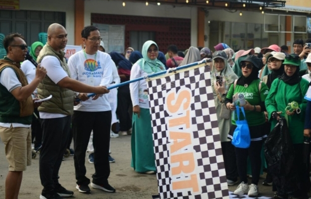 Jalan Sehat Sambil Pungut Sampah, Cara Pemkab Indramayu Peringati HPSN 2026