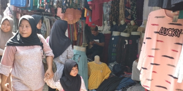 Banjir Rezeki, Pasar Sandang Jatibarang Diserbu Pembeli