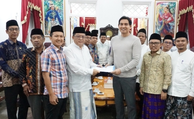 Sambangi Bupati Lucky Hakim, Makom Albab Bahas Tiga Isu Penting