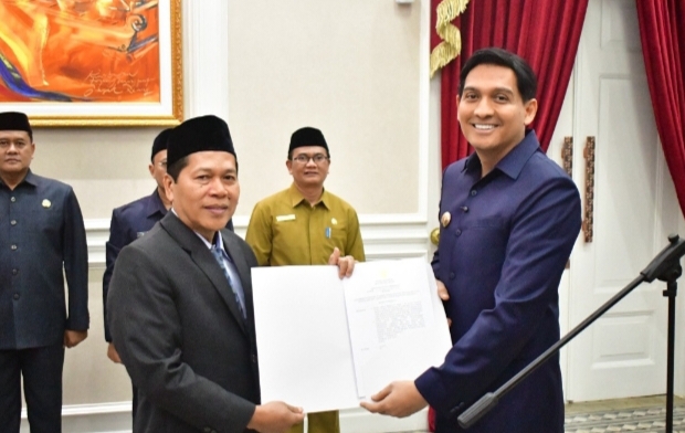 Bupati Lucky Hakim Lantik Ahmad Syadali Sebagai Pj. Sekda Indramayu